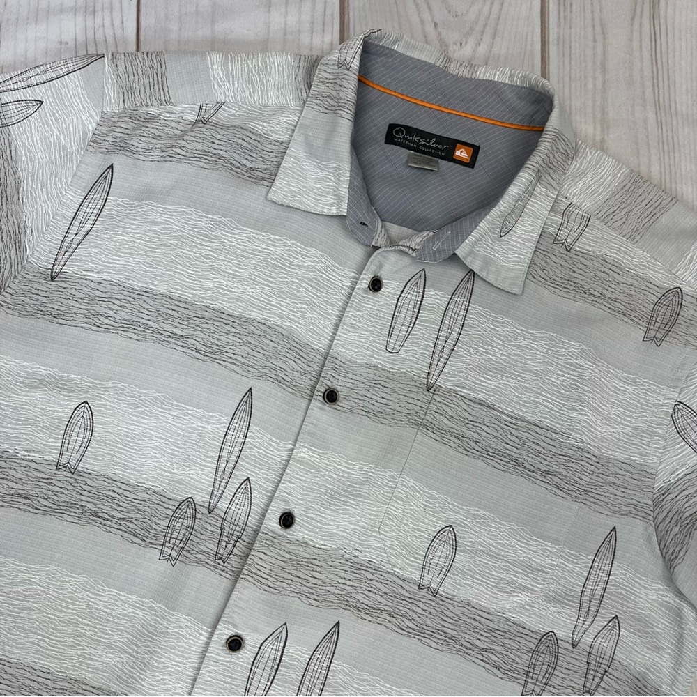 Quiksilver Waterman Short Sleeve Button Up Shirt Gray Taupe Surfboards Sz XXL